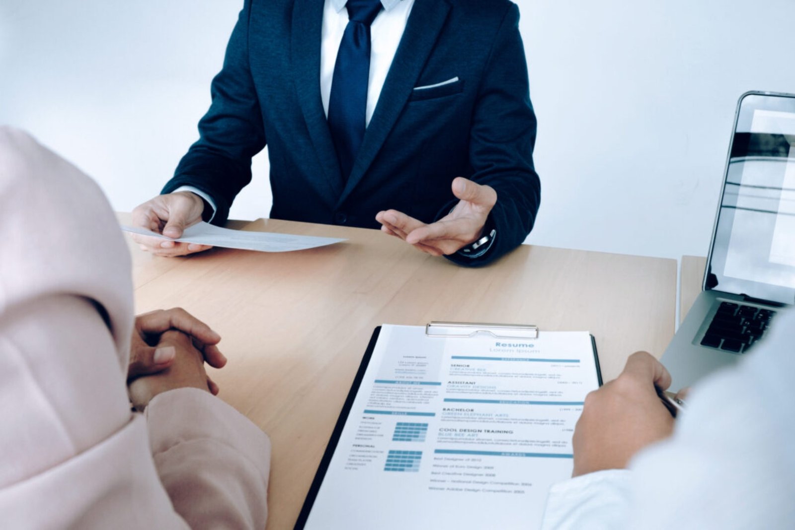 how to report fake recruitment agency in dubai