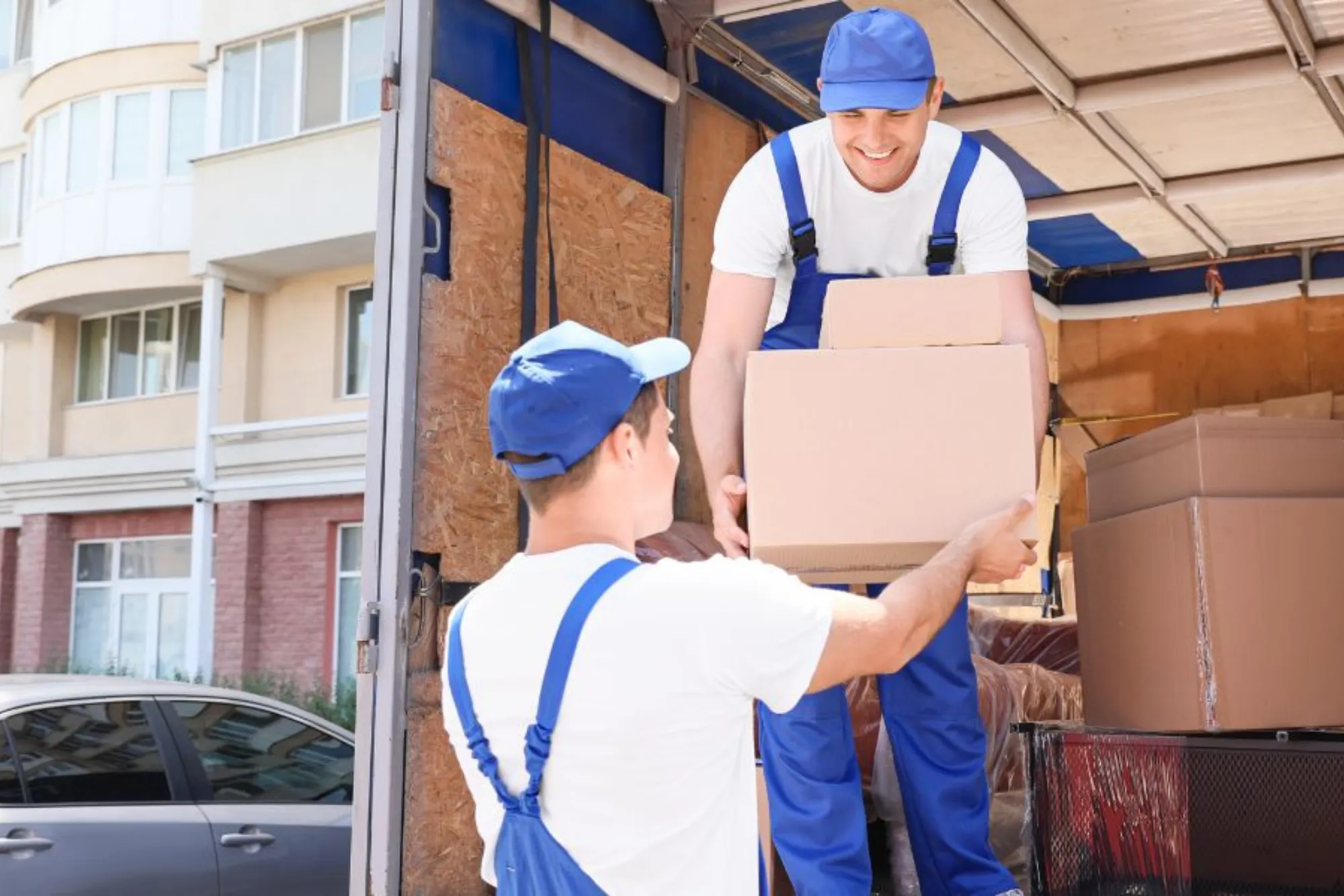 Door to Door Cargo to the UK from Dubai A Comprehensive Guide