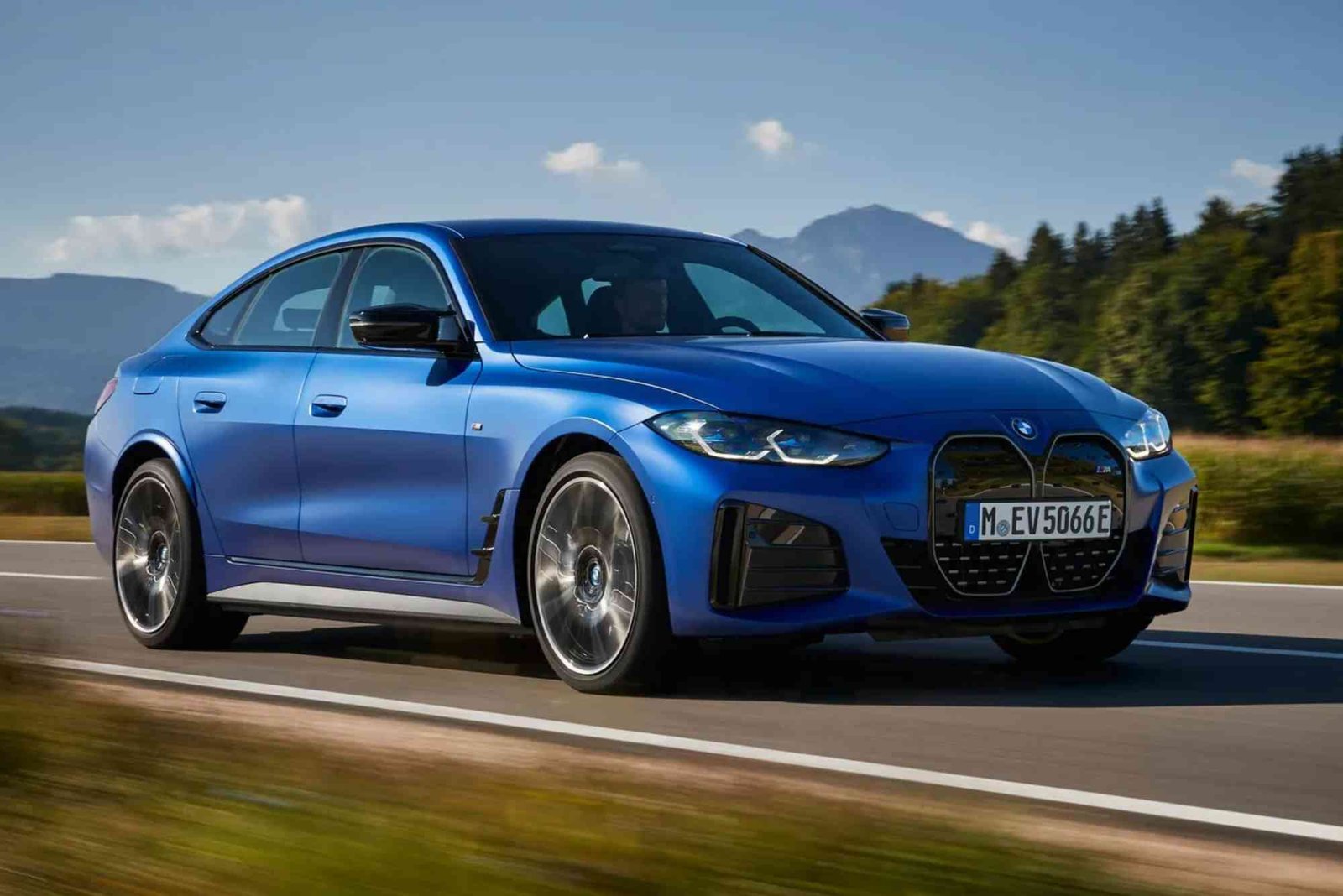 BMW iX & i4 in UAE Battery Health & Cooling Care